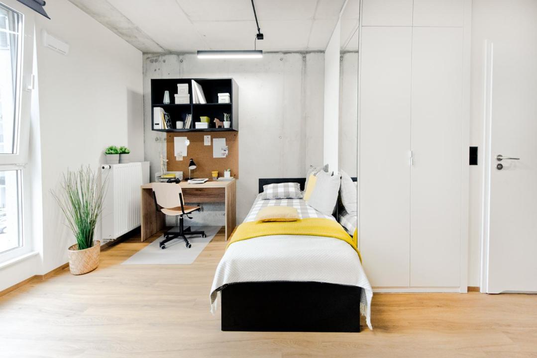 Shed Living Krakow Aparthotel Luaran gambar