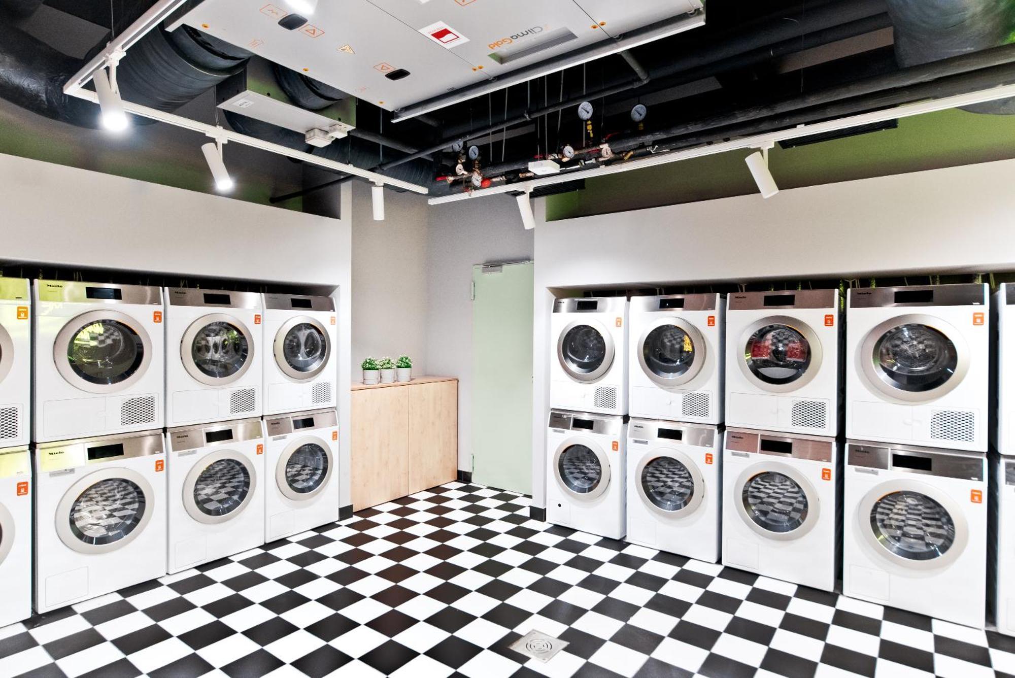Shed Living Krakow Aparthotel Luaran gambar