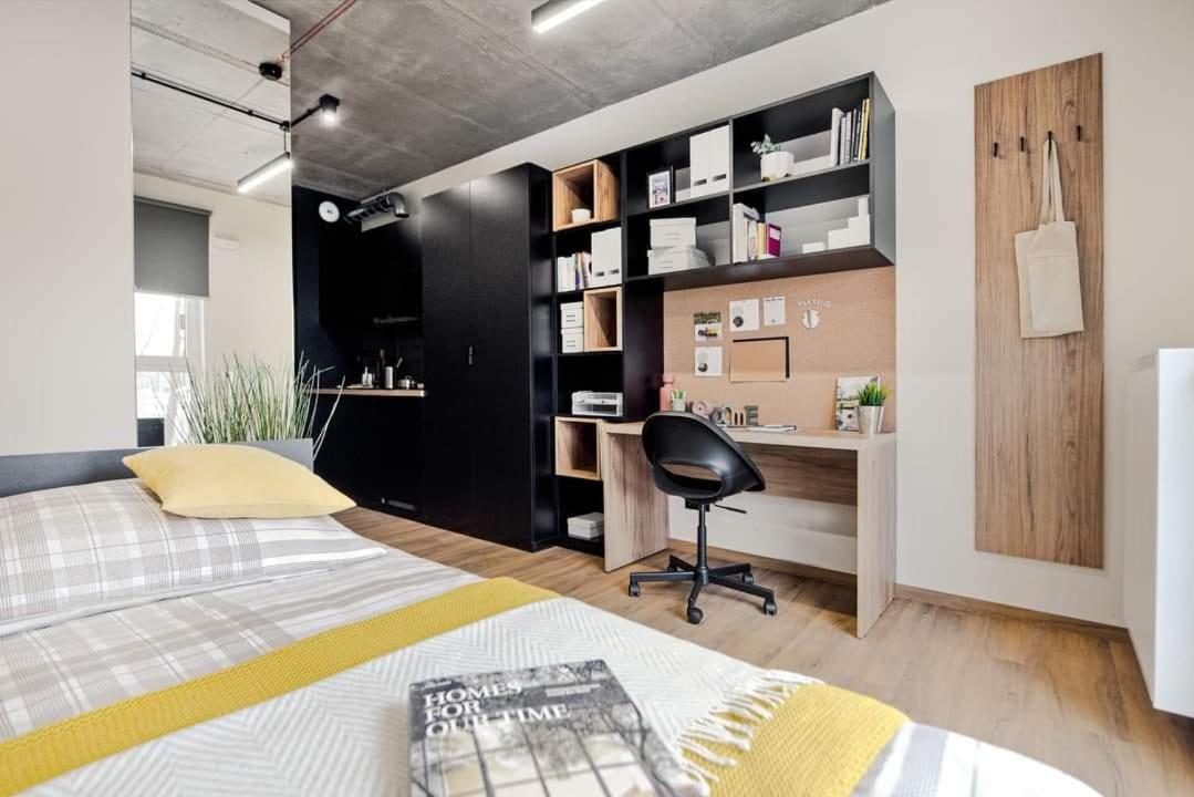 Shed Living Krakow Aparthotel Luaran gambar