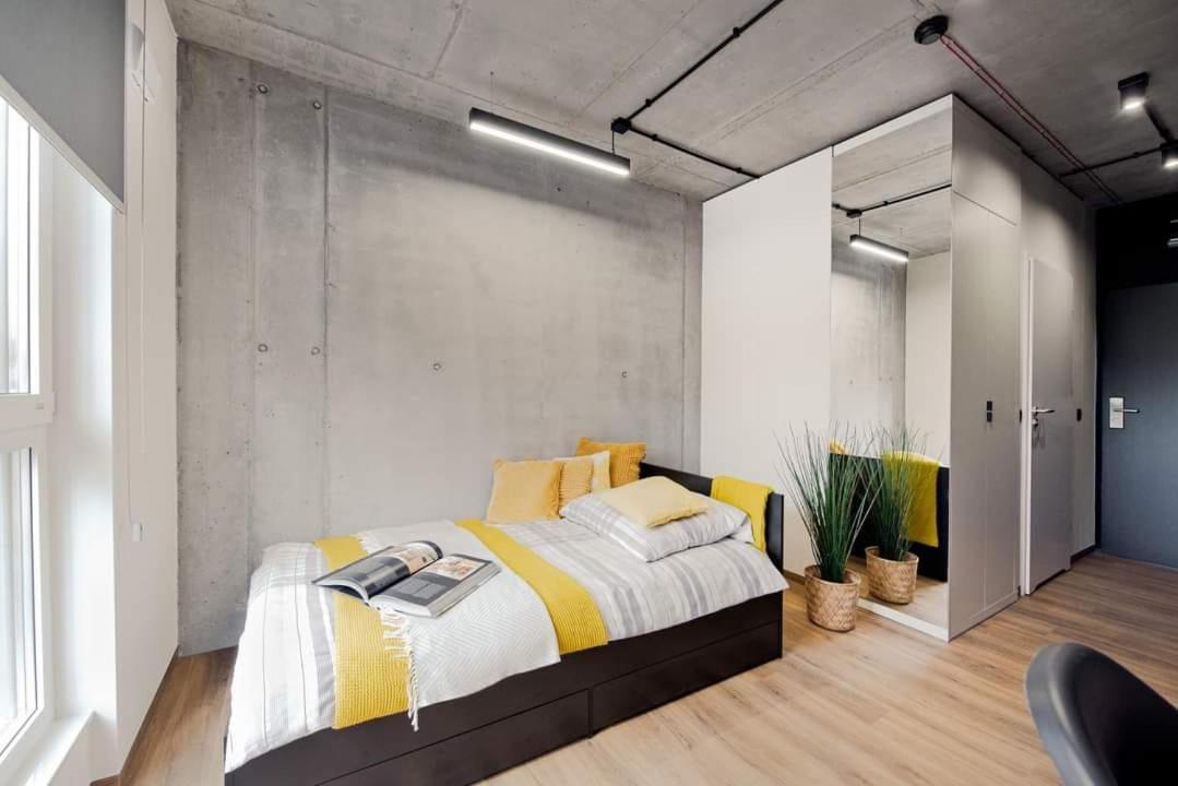 Shed Living Krakow Aparthotel Luaran gambar