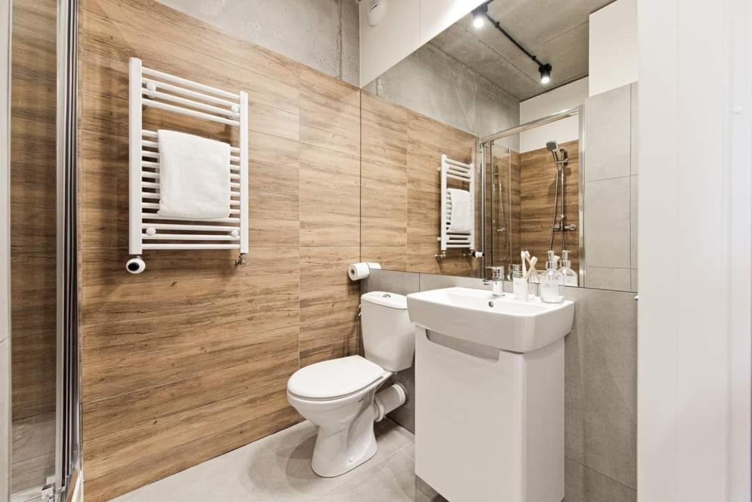 Shed Living Krakow Aparthotel Luaran gambar